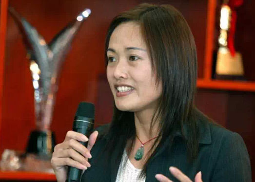 >> 正文           韦海英是地地道道的海南屯昌姑娘,也是中国女足